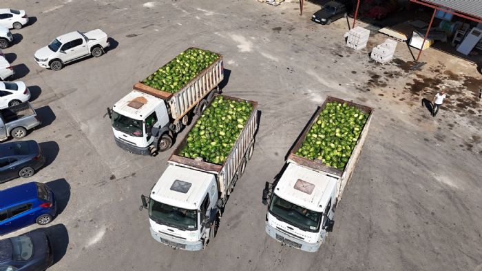 Bakan Tuncerden iftiye Can Suyu, 36 Ton Karpuz Halkla Bulutu
