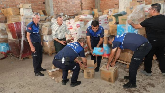 Mersin’de 5 Kamyon Dolusu Son Kullanma Tarihi Gemi ekerleme Ele Geirildi