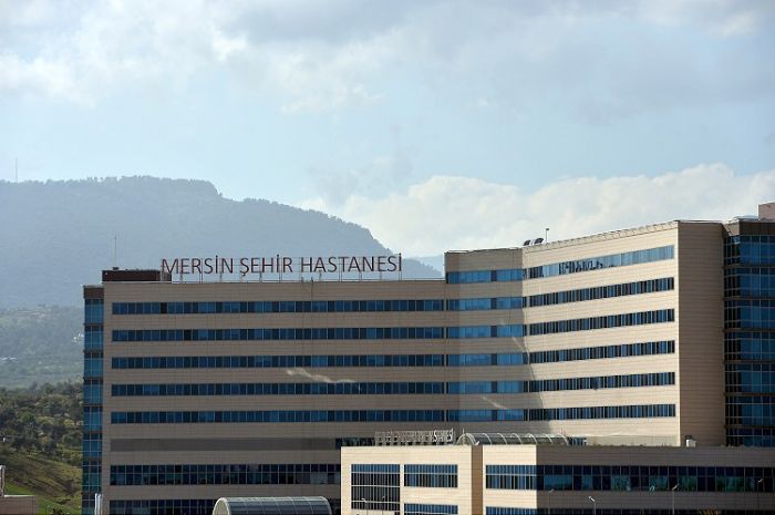 Mersin Şehir Hastanesinin depremden zarar gördüğü iddialarına yalanlama