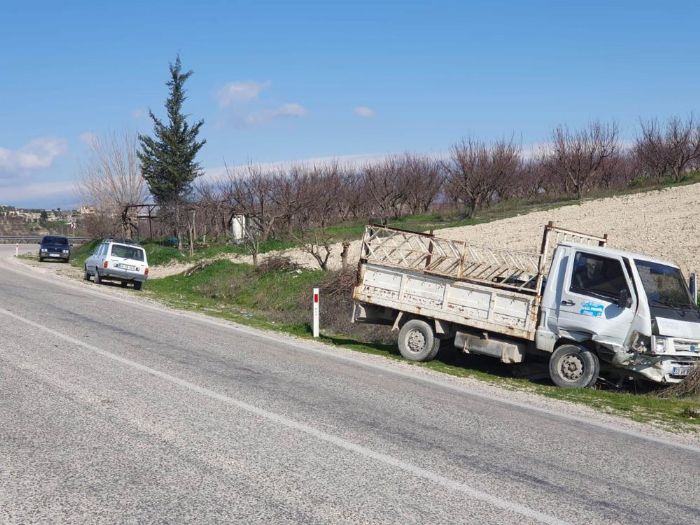 Mersinde Trafik Kazas: 2 Yaral