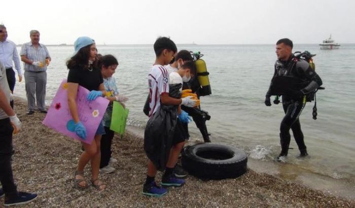 Mersin’de Deniz Altnda ve Sahilde evre Temizlii