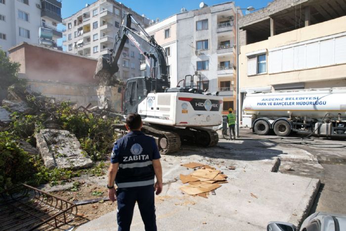 Akdeniz Belediyesi, Bar Mahallesindeki Metruk Binay Kontroll ekilde Ykt