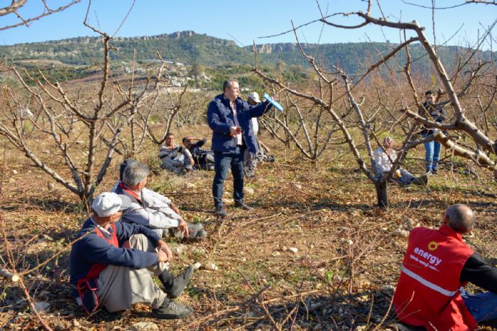 Yeniehir Belediyesi’nden iftiye tarlada eitim 